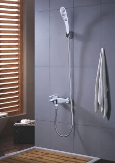 Смеситель для ванны Rose R1302F белый/хром